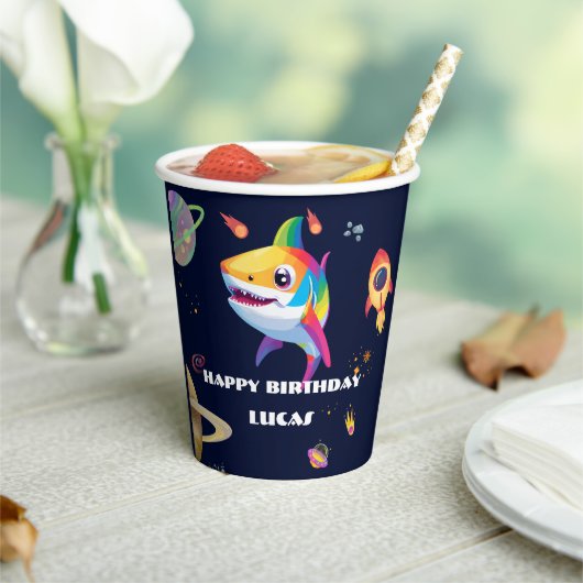 Schattigee regenboog Shark Galaxy Rocket verjaarda Papieren Bekers (Insitu)