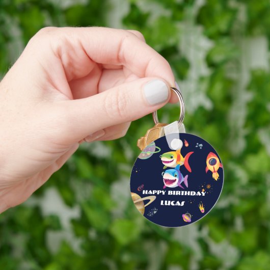 Schattigee regenboog Shark Galaxy Rocket verjaarda Sleutelhanger (Hand)
