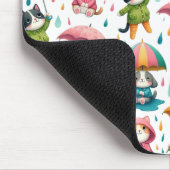 Schattigee regenhonden en katten met paraplu’s muismat (Hoek)