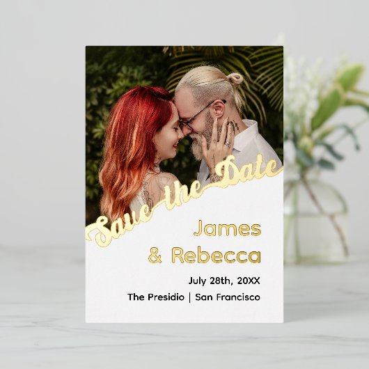 Schattigee retro boho minimalistische eigenzinnige folie uitnodiging (Staand Voorkant)