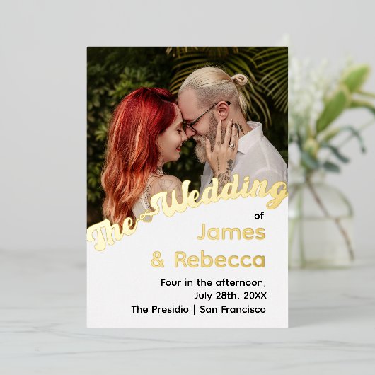 Schattigee retro boho minimalistische eigenzinnige folie uitnodiging (Staand Voorkant)