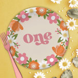 Schattigee Retro Floral One | Eerste verjaardag va Papieren Bordje<br><div class="desc">Deze super schattige eerste verjaardagspapier borden zijn voorzien van een handgetekend bloemig lijst,  inclusief madeliefjes,  in sinaasappel,  roze,  olijfkleurig groen,  gedempt goud en wit. Retro Typografie luidt: "Eén" in bijpassend roze. *Illustratie van Tracey Khalei / Orabella Prints.</div>