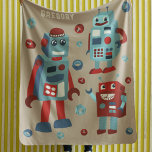 Schattigee retro-robots gepersonaliseerde sci-fi fleece deken<br><div class="desc">Blijf warm en toasty terwijl je je favoriete sci-fi films bekijkt met deze schattige gepersonaliseerde werpdeken. Voeg gewoon een naam toe aan creëer als een uniek cadeau met een look. Deze fleece deken is voorzien van schattige retro-stijl illustraties van robots in tinten voor blauw en rood, samen met een aantal...</div>