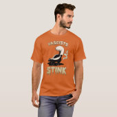 Schattigee retro stinkdier - fascisten stinken t-shirt (Voorkant volledig)