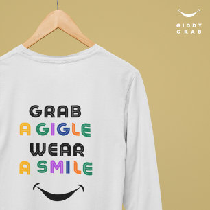 Schattigee Retro Typografie Giggle & Smile Eenvoud T-shirt