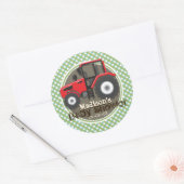 Schattigee rode Boerderijen trekker; groen geruite Ronde Sticker (Envelop)