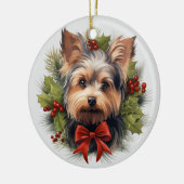 Schattigee rode boog Holly krans Yorkie Dog Keramisch Ornament (Links)