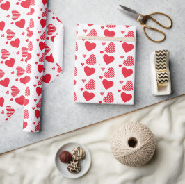 Schattigee rode hartenpatroon op wit cadeaupapier