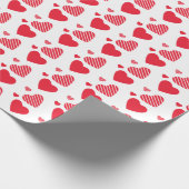 Schattigee rode hartenpatroon op wit cadeaupapier (Hoek)
