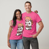 Schattigee rode panda en panda eten ijs voor de zo t-shirt (Unisex)