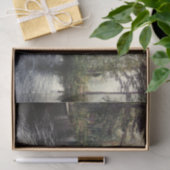 Schattigee Rode Schuur in een geïsoleerd bos en me Tissuepapier (Geschenk)