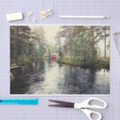 Schattigee Rode Schuur in een geïsoleerd bos en me Tissuepapier (Craft)