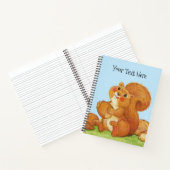 Schattigee roodbruine eekhoorn in grasnoten eikels notitieboek (Binnen)