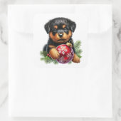 Schattigee Rottweiler puppy met kerstversiering Vierkante Sticker (Tas)
