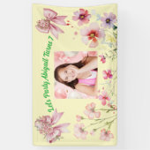 Schattigee Roze Bloemen Bow Girly Foto Verjaardag  Spandoek (Verticaal)