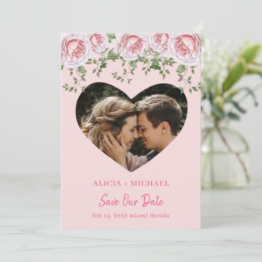Schattigee roze bloemenhart foto bruiloft save the date (Staand voorkant)
