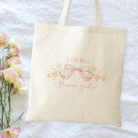 Schattigee roze boog en wilde bloemen Modern Bloem Tote Bag<br><div class="desc">Laat je bloemenmeisje zich extra speciaal voelen met dit charmante gepersonaliseerde t-shirt! Met een delicaat bloemenontwerp en een lieve boog is dit shirt perfect voor het toevoegen van een vleugje elegantie aan uw bruiloftsfeest. Pas het aan met haar naam om een aandenken te creëer die ze voor altijd zal koesteren....</div>