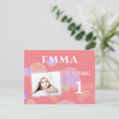 Schattigee Roze Bubbles 1e Verjaardagsfeestfoto Uitnodiging Briefkaart (Staand voorkant)