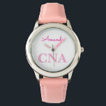 Schattigee roze CNA gepersonaliseerde naam Horloge<br><div class="desc">Perfect uniek cadeau voor verpleegkundigen assistenten en assistenten met een uniek roze ontwerp.</div>