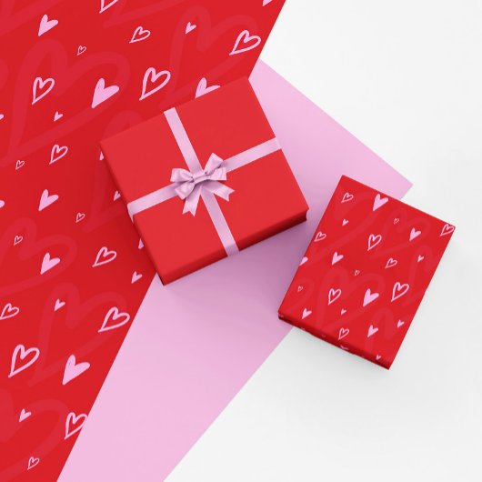 Schattigee Roze harten op rode achtergrond Cadeaupapier