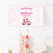 Schattigee Roze luiaard Rijden een auto Verjaardag Spandoek (Insitu)
