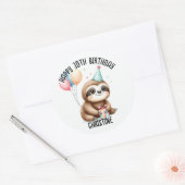 Schattigee roze luiaard Verjaardagsfeest gunsten Ronde Sticker (Envelop)