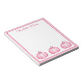 Schattigee roze pompoenen gepersonaliseerd notitieblok (Schuin)