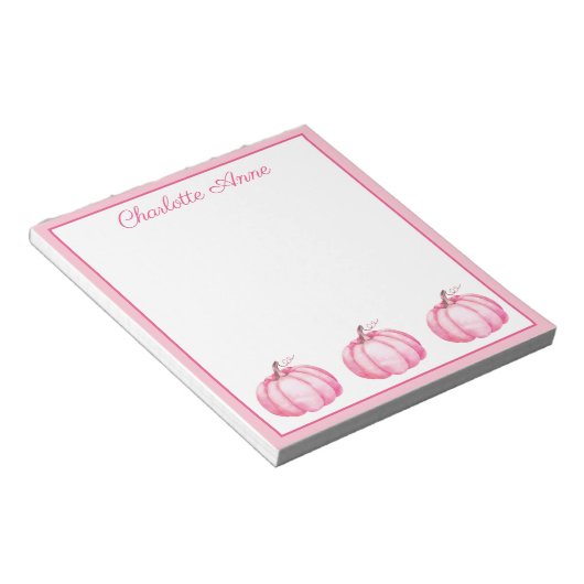 Schattigee roze pompoenen gepersonaliseerd notitieblok (Schuin)