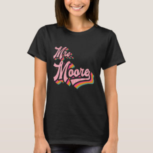 Schattigee Roze Retro Vrouw Grappige Naam Toekoms T-shirt