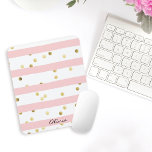 Schattigee Roze Strepen Gouden Polka Dots met Naam Muismat<br><div class="desc">Een schattig girly mousepad ontwerp in roze en witte strepen met gouden stippen verspreid over,  dit ontwerp heeft een tekst sjabloon om te personaliseren met jouw naam of andere gewenste tekst. Geweldig voor terug naar school,  thuis,  of in de kantoor.</div>