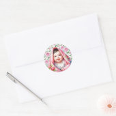 Schattigee Rozen en Glimlachend Meisje Ronde Sticker (Envelop)