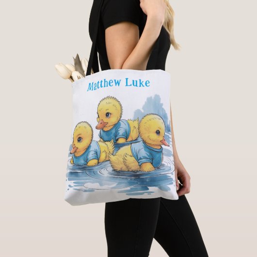 Schattigee Rubber Eend in Blauwe Kleding Custom Tote Bag (Dichtbij)