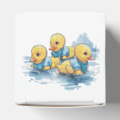 Schattigee rubberen eend in blauwe kleding bedankdoosjes (Bovenkant)