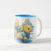 Schattigee rubberen eend in blauwe kleding tweekleurige koffiemok (Voorkant rechts)