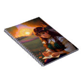 Schattigee Sad Anime Style Vrouw in Meadow bij zon Notitieboek (Rechterzijde)