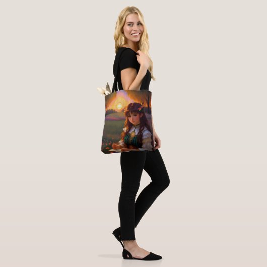 Schattigee Sad Anime Style Vrouw in Meadow bij zon Tote Bag (Op model)