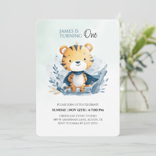 Schattigee Safari Tiger 1e verjaardag Uitnodiging (Staand voorkant)