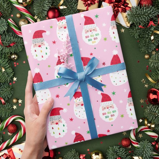 Schattigee Santas met feestelijke baarden roze Cadeaupapier