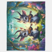 Schattigee Saolas spelen altviool in een magisch b Fleece Deken (Voorkant)