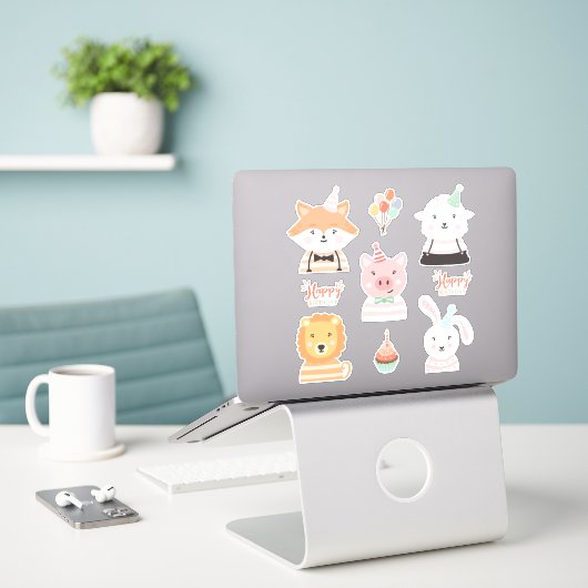 Schattigee Schattige Happy Birthday Party-dieren Sticker (Laptop op bureau)