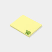 Schattigee schildpad op geel post-it® notes (Schuin)