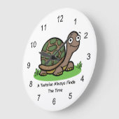 Schattigee schildpad vindt altijd de tijd grote klok (Hoek)