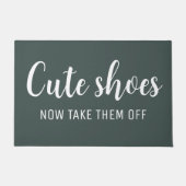 Schattigee schoenen doen ze nu uit | Funny Forest Deurmat (Voorkant)