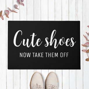 Schattigee schoenen doen ze nu uit Grappig zwart Deurmat