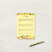 Schattigee schoolboeken leraar te doen lijst geel post-it® notes (Op bureau)