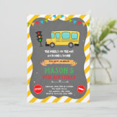 Schattigee schoolbus verjaardagsuitnodiging kaart (Staand voorkant)