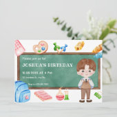 Schattigee schooljongen schoolbordverjaardag kaart (Staand voorkant)