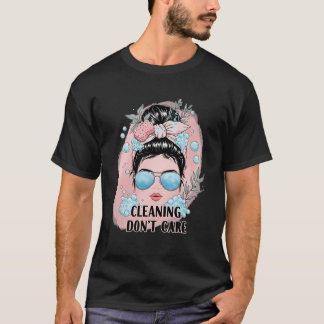 Schattigee schoonmaakster - Schoonmaken van haar m T-shirt