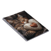 SCHATTIGEE SLAPENDE TABBY KAT MET HARTKUSSEN NOTITIEBOEK (Rechterzijde)