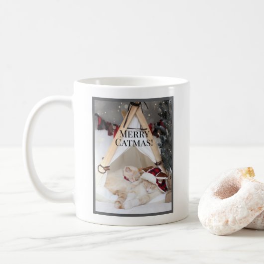Schattigee slapende witte Katten kerst Koffiemok (Met donut)